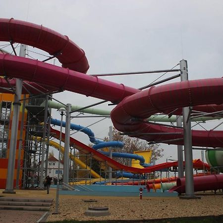 Csevi Apartmanhaz Mezőkövesd Exteriör bild