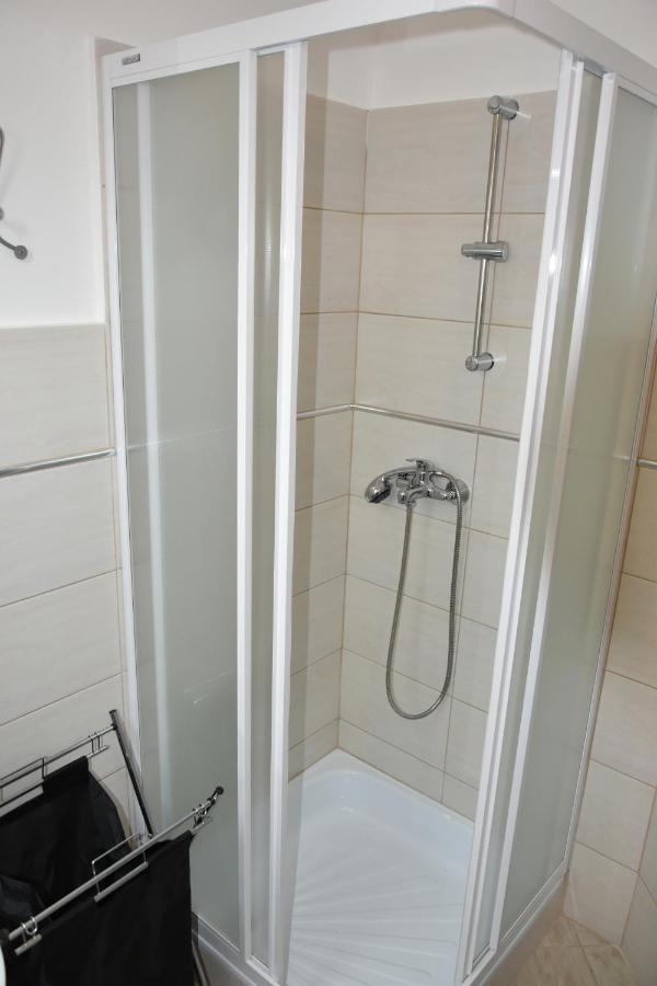 Csevi Apartmanhaz Mezőkövesd Exteriör bild