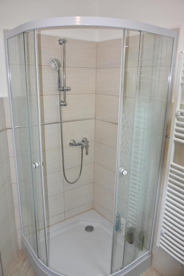 Csevi Apartmanhaz Mezőkövesd Exteriör bild