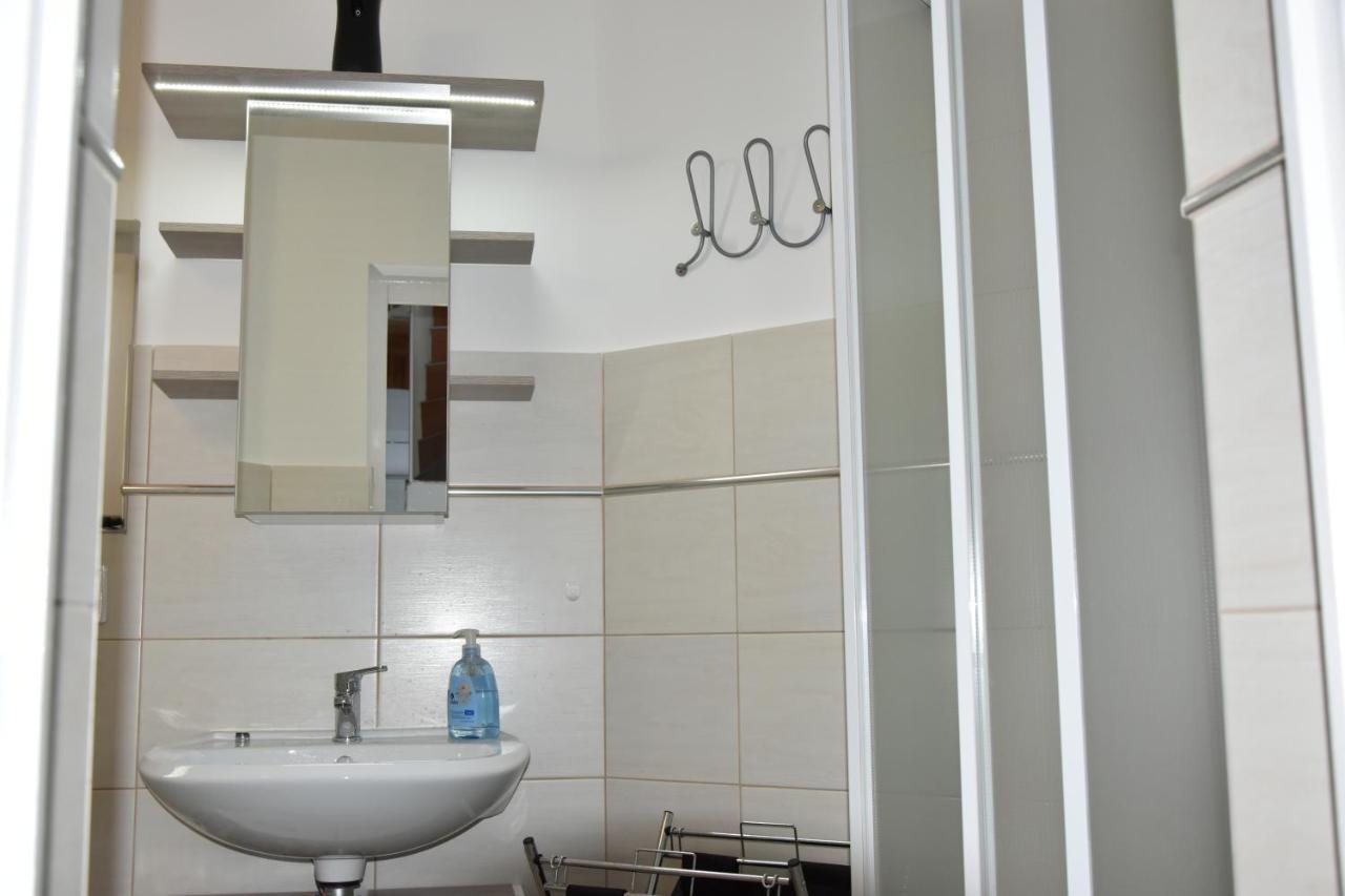 Csevi Apartmanhaz Mezőkövesd Exteriör bild