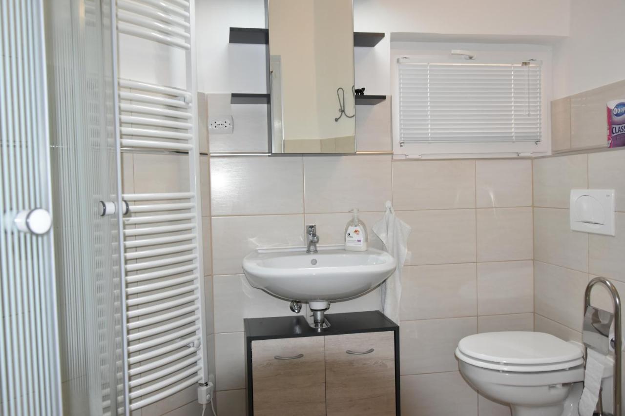 Csevi Apartmanhaz Mezőkövesd Exteriör bild