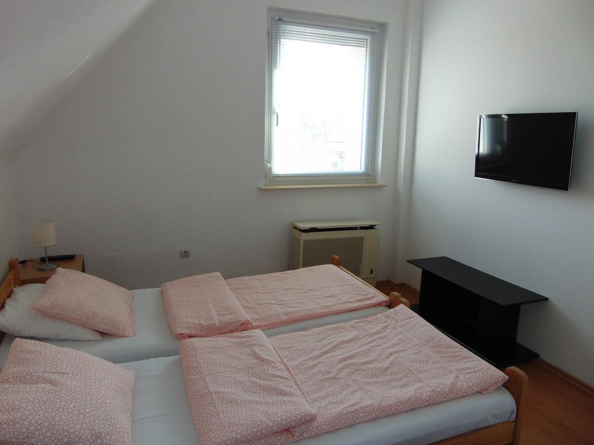 Csevi Apartmanhaz Mezőkövesd Exteriör bild