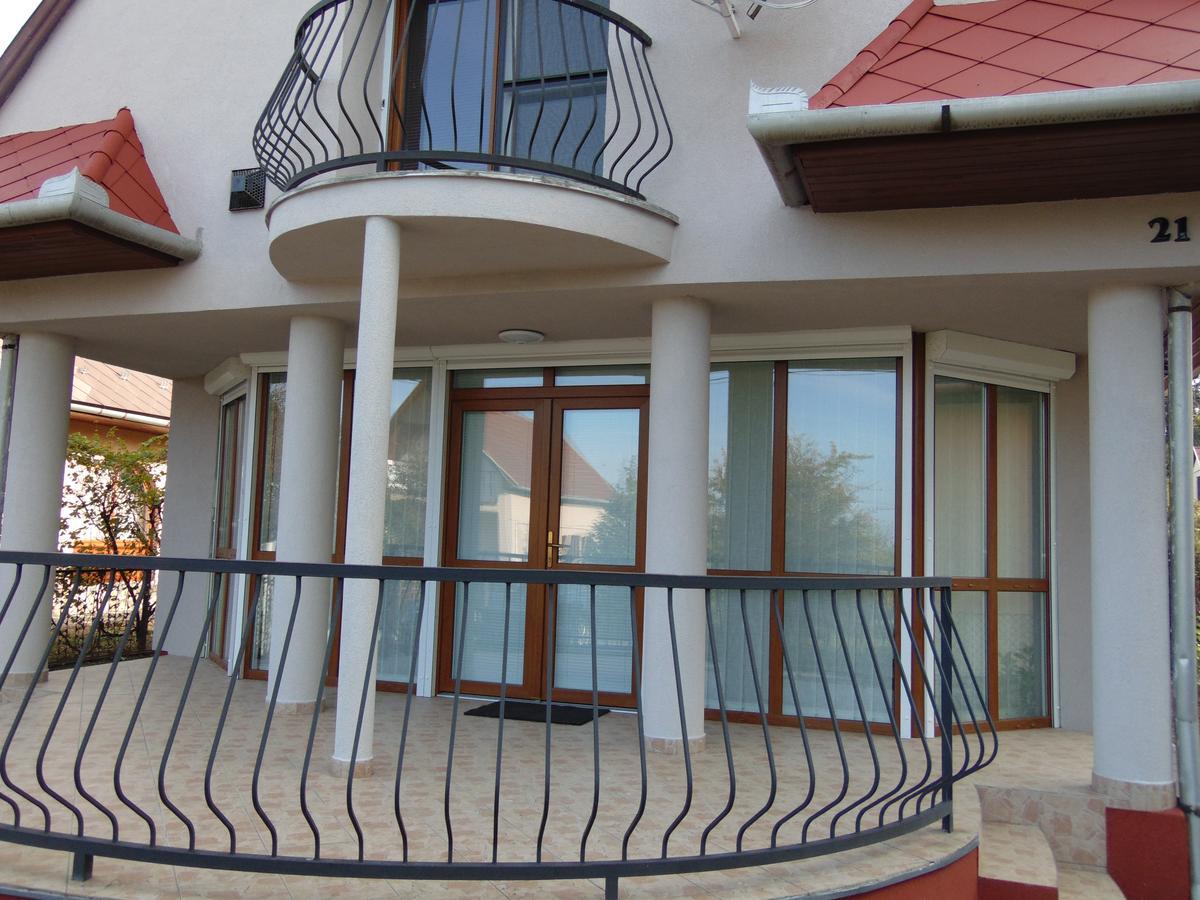 Csevi Apartmanhaz Mezőkövesd Exteriör bild