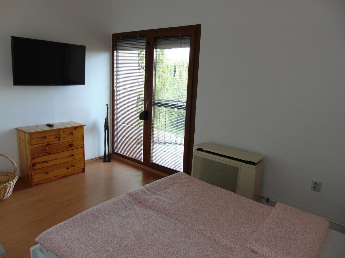 Csevi Apartmanhaz Mezőkövesd Exteriör bild