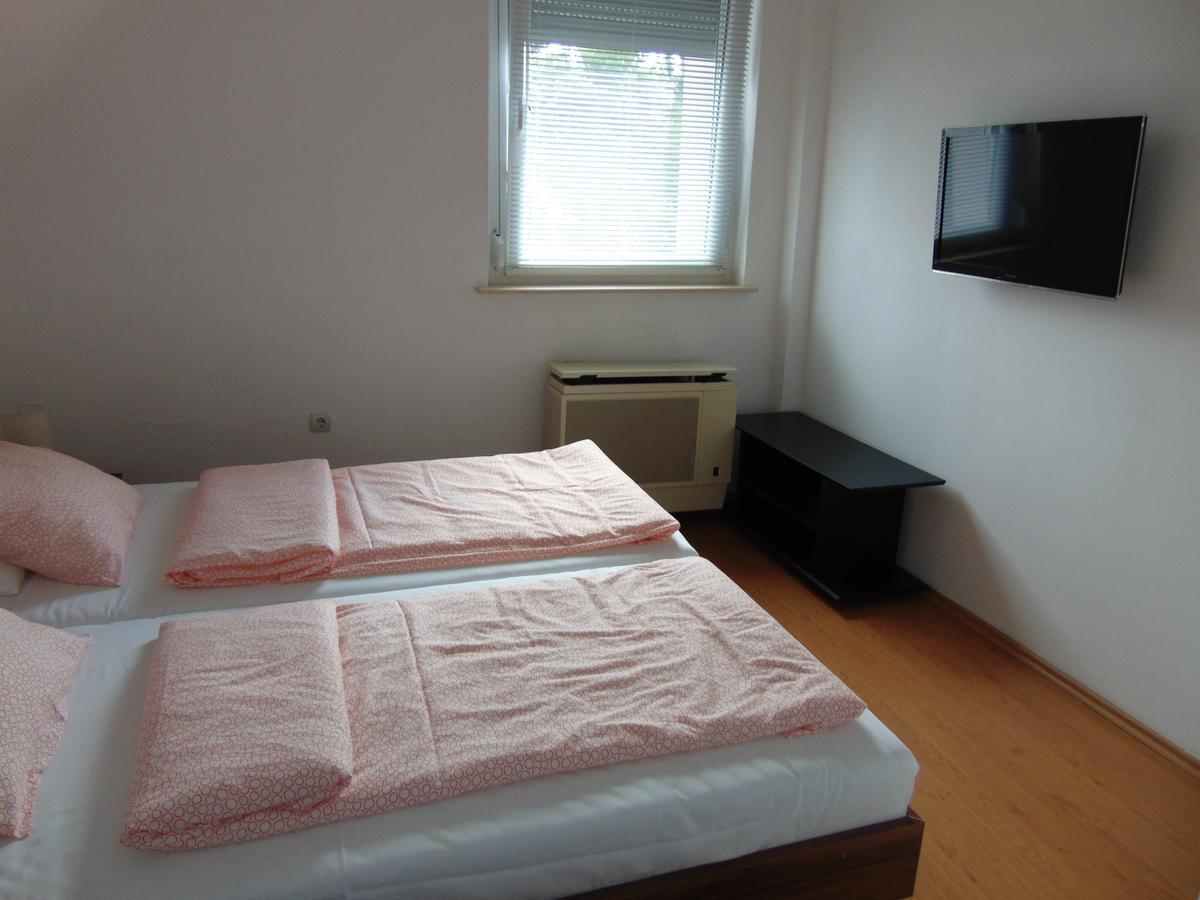 Csevi Apartmanhaz Mezőkövesd Exteriör bild